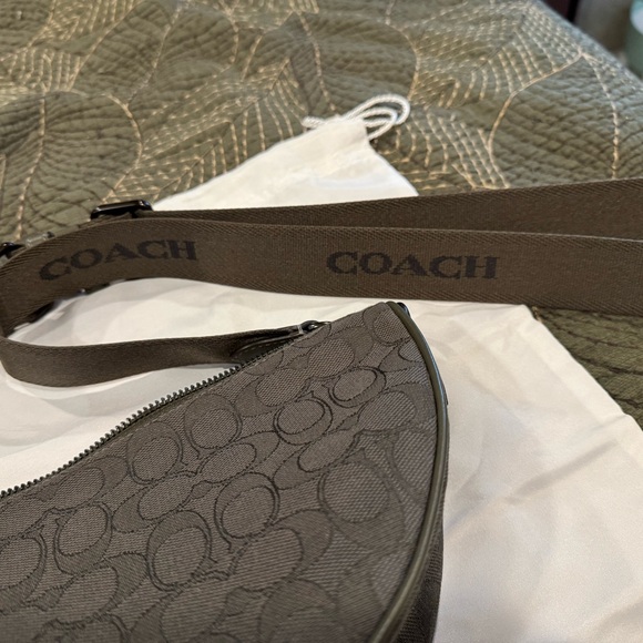Coach Hall Sling 45 in Signature Jaquard with silk bag - Picture 2 of 5